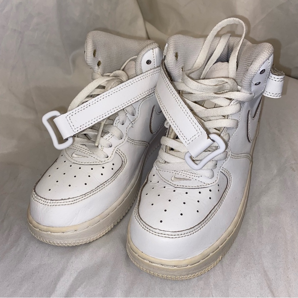 NIKE AIR FORCE 1 MID
